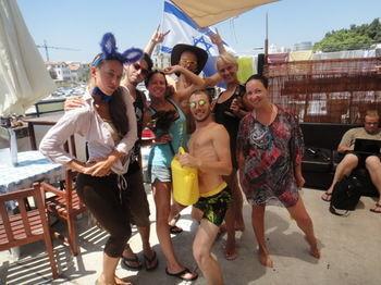 Florentine Backpackers - Ages 18-55 *